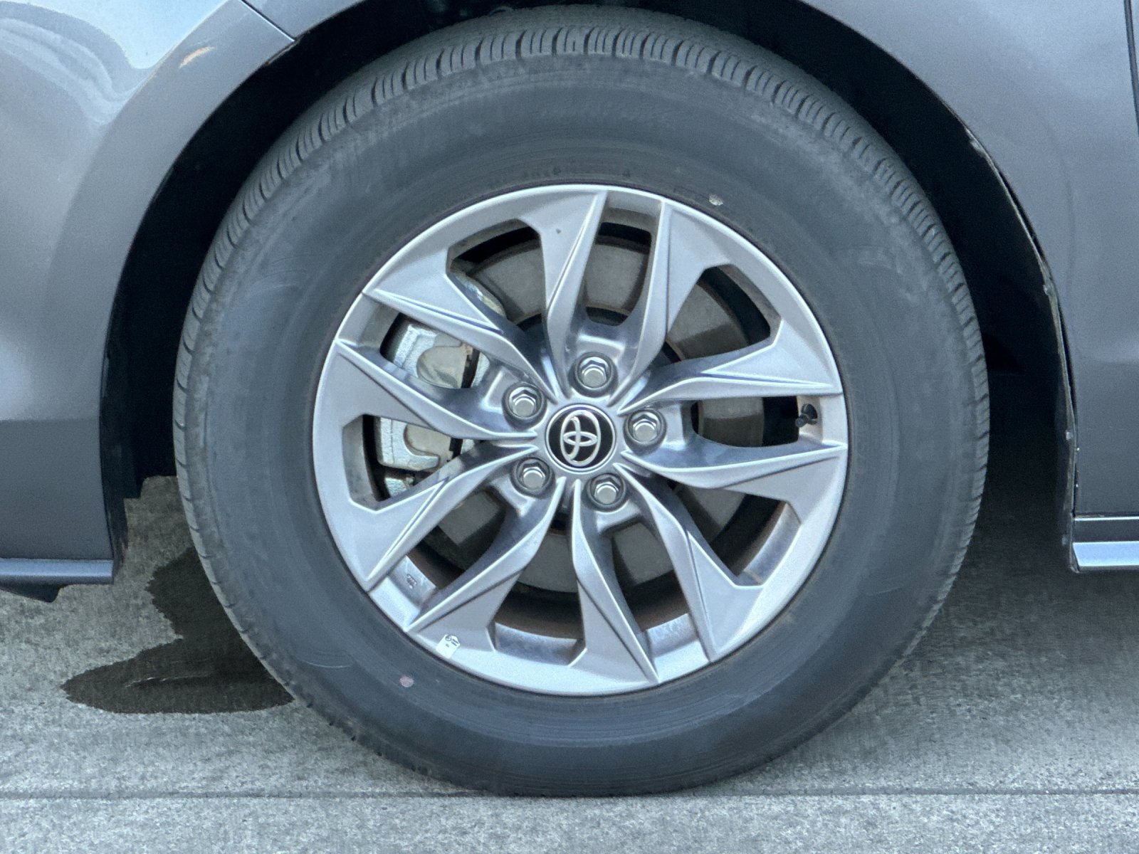 Used 2025 Toyota Sienna LE FWD image 23