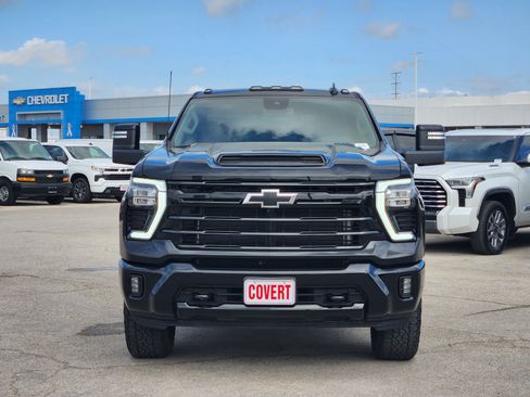 Used 2024 Chevrolet Silverado 2500 LT w/ Midnight Edition AWD/4WD image 2