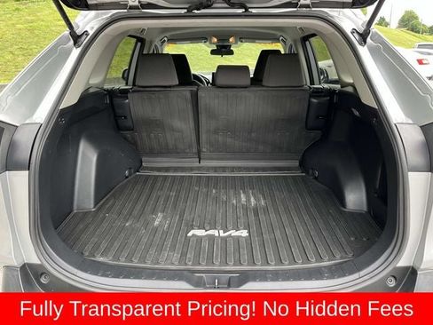 Used 2021 Toyota RAV4 XLE AWD/4WD image 18