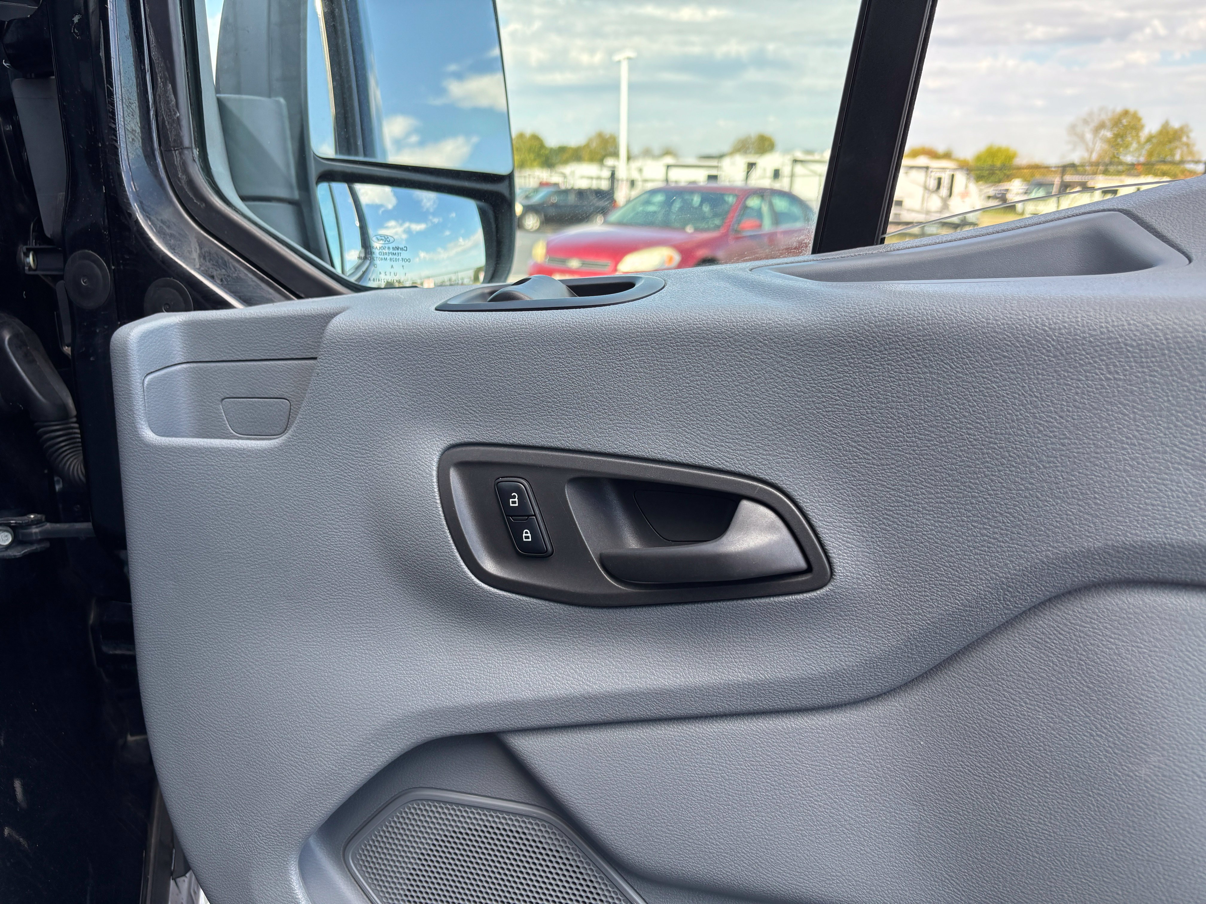 Used 2018 Ford Transit 350 XLT RWD image 17