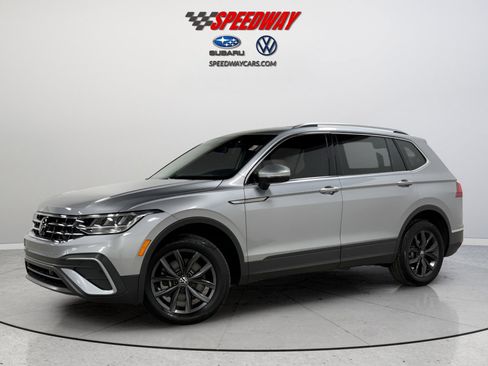 Used 2023 Volkswagen Tiguan SE image 3