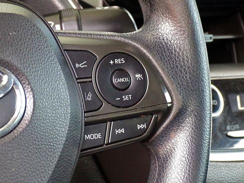 Used 2021 Toyota Corolla LE FWD image 25