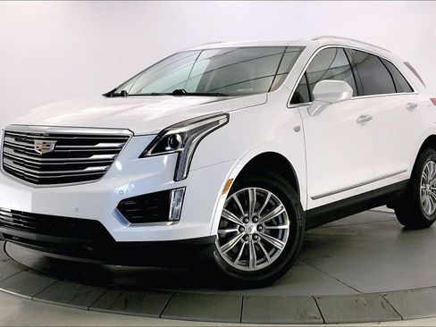 Used 2018 Cadillac XT5 Luxury w/ Driver Awareness Package image 11