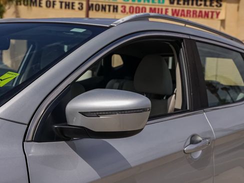 Used 2019 Nissan Rogue Sport SV FWD image 12