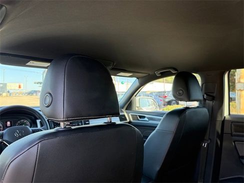 Used 2021 Volkswagen Atlas Cross Sport SE image 28