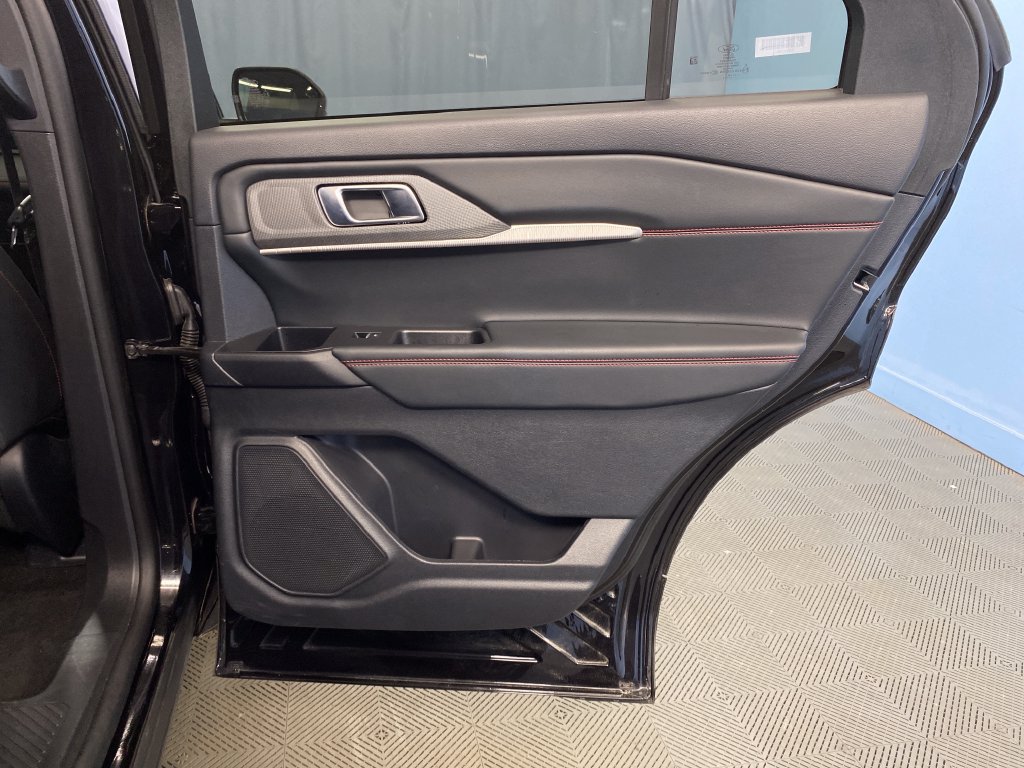 Used 2025 Ford Explorer ST-Line w/ ST-Line Street Pack AWD/4WD image 45