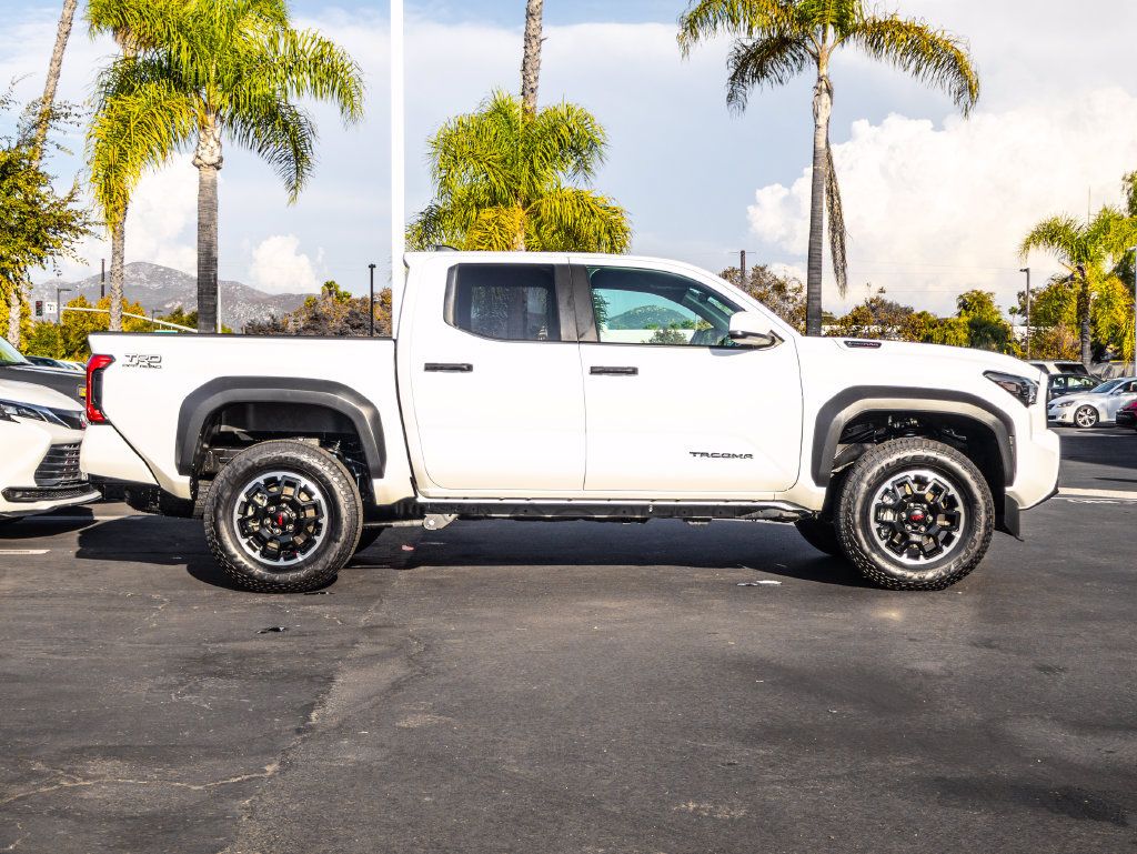 Used 2025 Toyota Tacoma TRD Off-Road AWD/4WD image 5