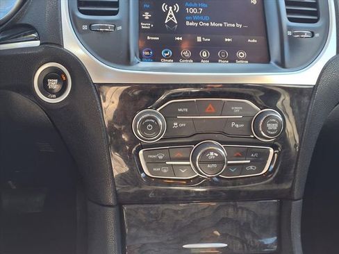 Used 2021 Chrysler 300 Touring L image 24