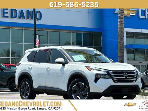 Used 2024 Nissan Rogue SV AWD/4WD image 1