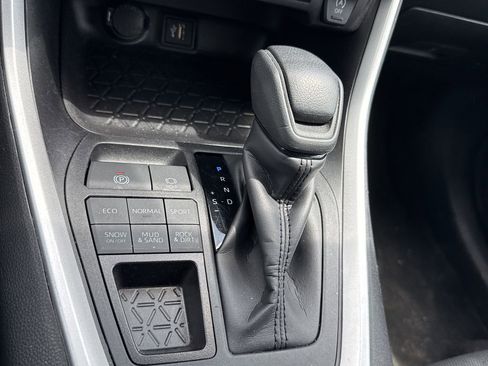 Used 2025 Toyota RAV4 XLE image 20