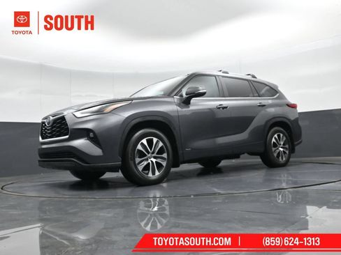 Used 2023 Toyota Highlander XLE AWD/4WD image 48