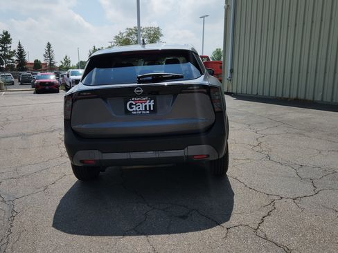 Used 2025 Nissan Kicks SV AWD/4WD image 9