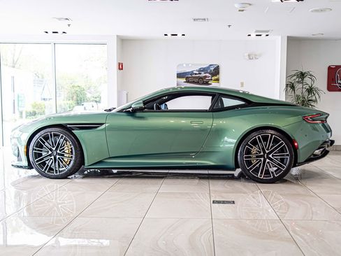 Used 2025 Aston Martin DB12 Coupe RWD image 6