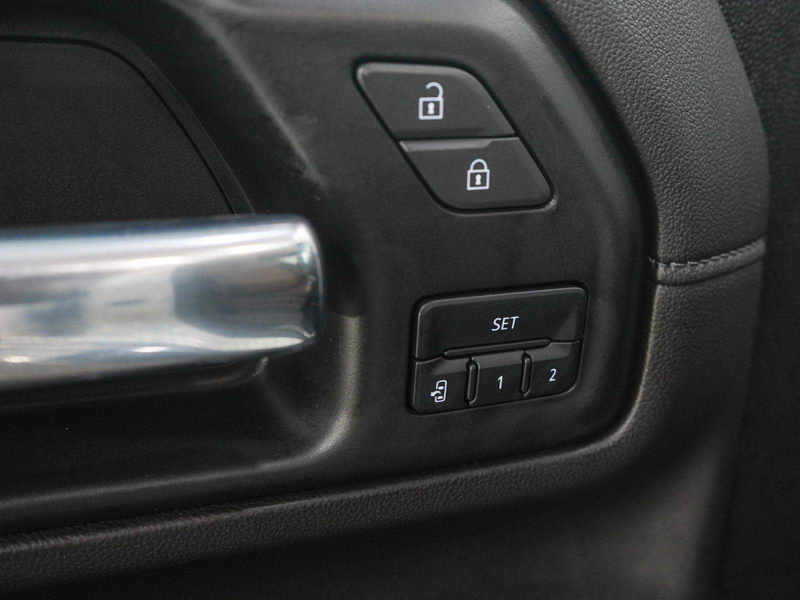 Used 2022 Chevrolet Silverado 2500 High Country w/ Technology Package AWD/4WD image 23