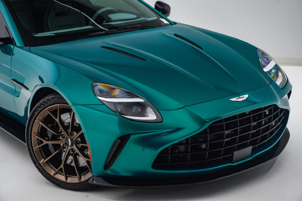Used 2025 Aston Martin V8 Vantage Coupe RWD image 4