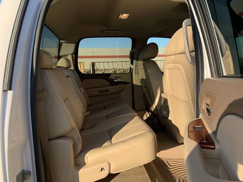 Used 2011 Chevrolet Silverado 2500 LTZ w/ LTZ Plus Package image 27