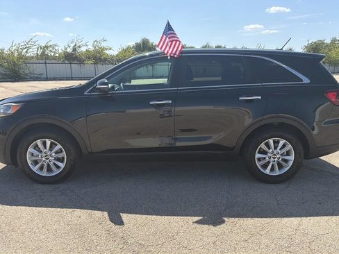 Used 2020 Kia Sorento FWD V6 image 2