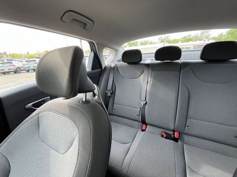 Used 2025 Kia K4 LXS image 38