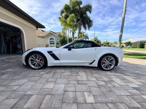 Used 2016 Chevrolet Corvette Z06 w/ 3LZ Preferred Equipment Group RWD image 2