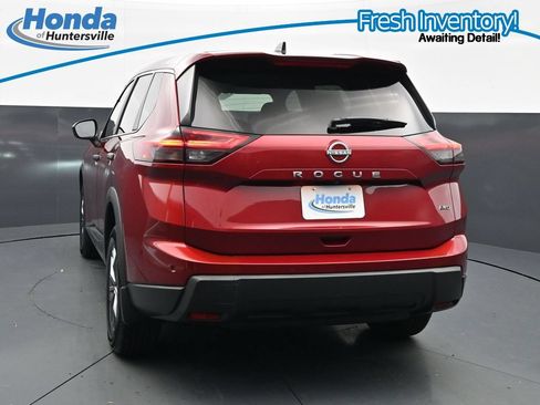 Used 2024 Nissan Rogue S AWD/4WD image 8