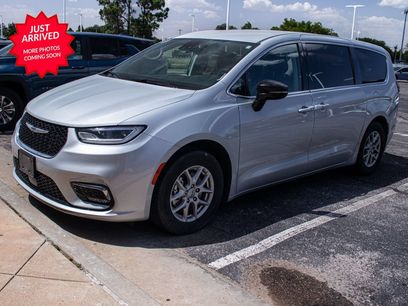 Used 2024 Chrysler Pacifica Touring-L