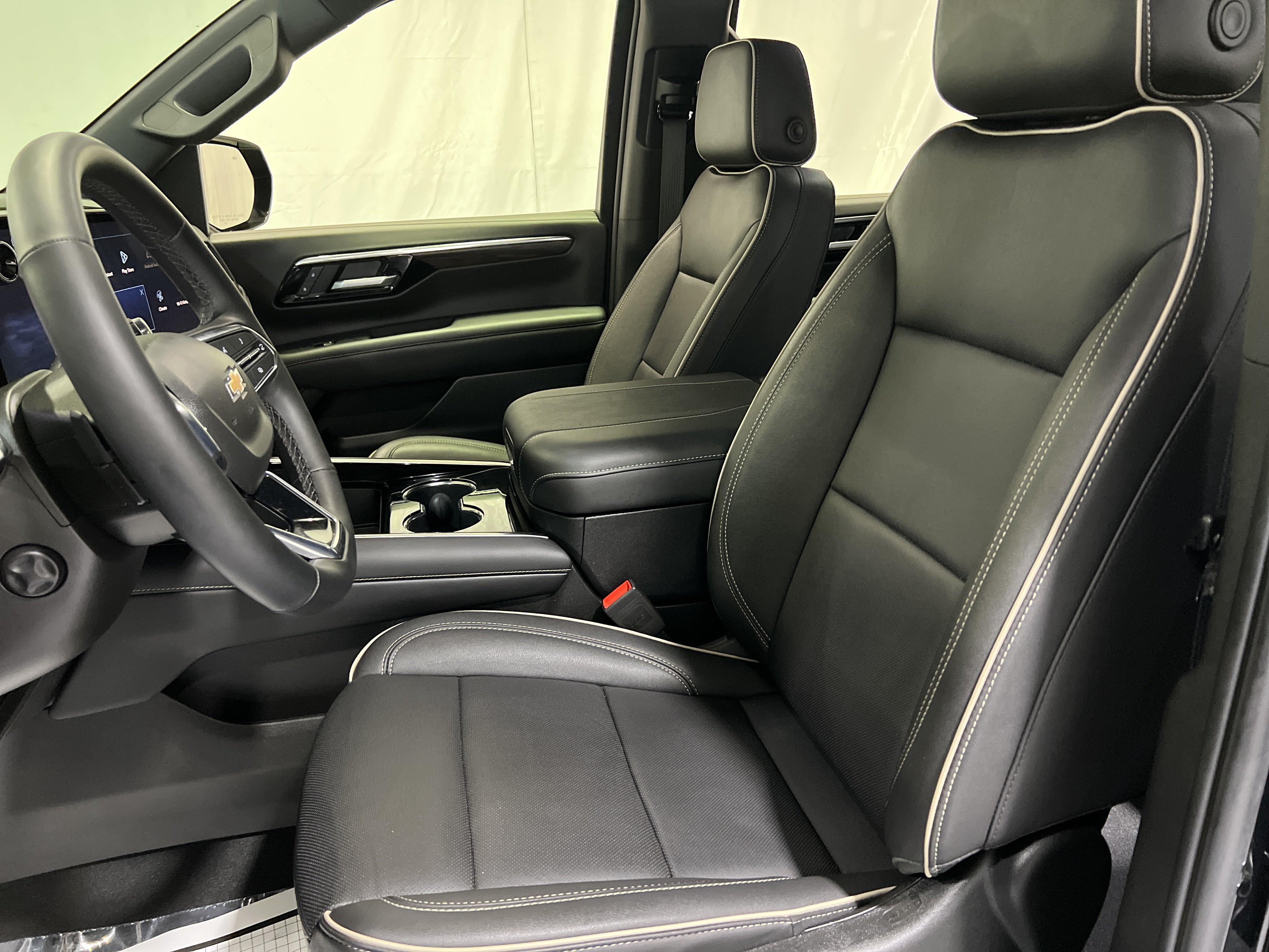 Certified 2025 Chevrolet Suburban Premier w/ Max Trailering Package AWD/4WD image 18