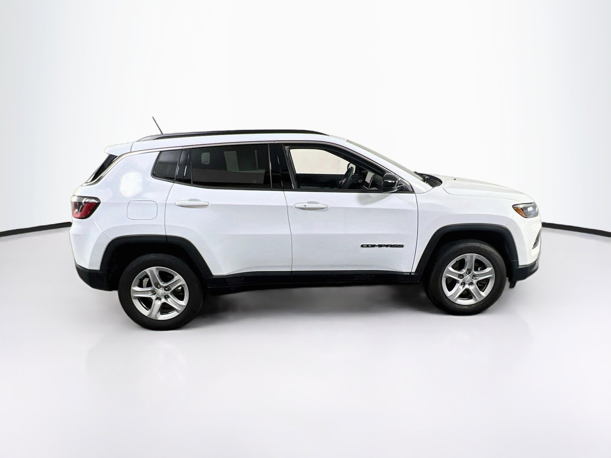 Used 2023 Jeep Compass Latitude AWD/4WD image 4