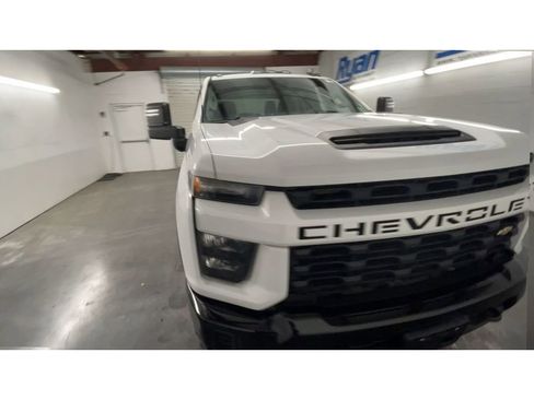 Used 2023 Chevrolet Silverado 2500 Custom w/ Custom Value Package image 3