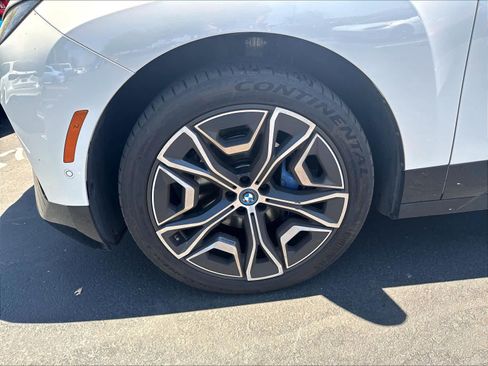 Used 2024 BMW iX xDrive50 w/ Sport Package AWD/4WD image 33