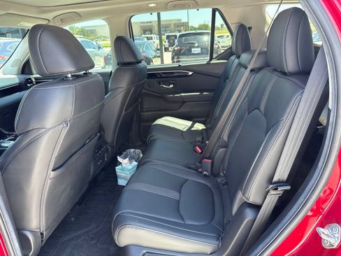 Used 2025 Honda Pilot Touring image 7