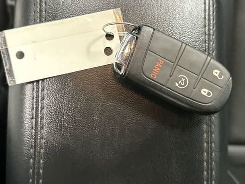 Used 2025 Jeep Compass Limited image 32