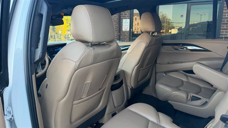 Used 2020 Cadillac Escalade Platinum AWD/4WD image 21