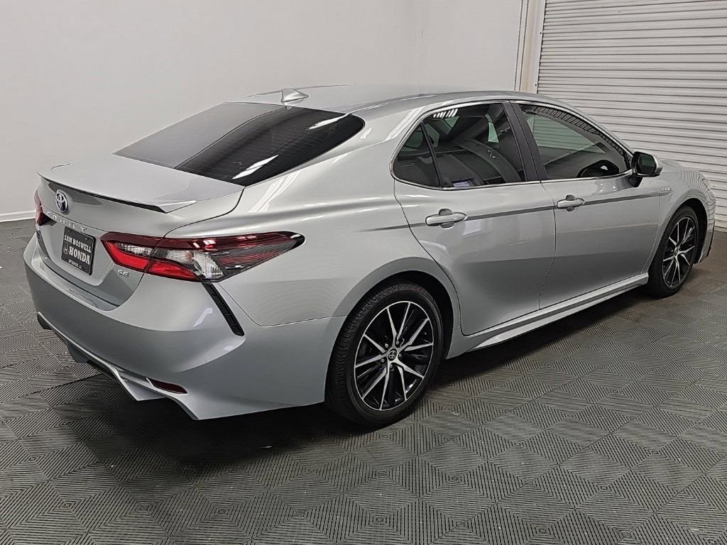 Used 2021 Toyota Camry SE FWD image 9