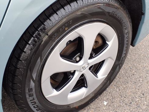 Used 2013 Toyota Prius Two image 10