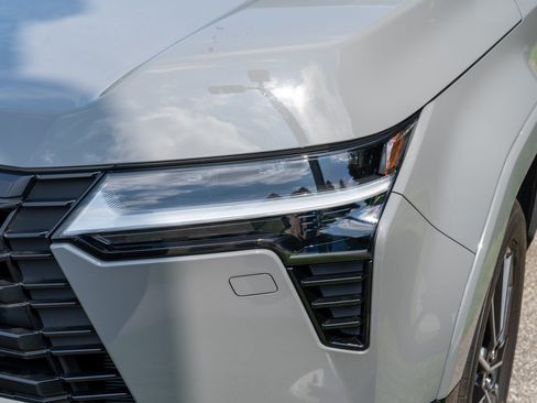 Used 2026 Lexus GX 550 w/ Accessory Package (2T) AWD/4WD image 4