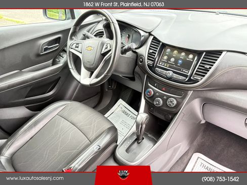 Used 2019 Chevrolet Trax LT w/ LT Convenience Package FWD image 18