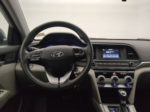 Used 2019 Hyundai Elantra SE FWD image 22