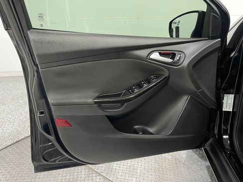 Used 2017 Ford Focus Titanium image 16
