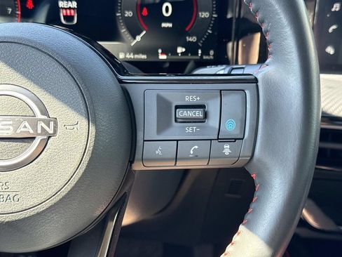 Used 2025 Nissan Kicks SR AWD/4WD image 9