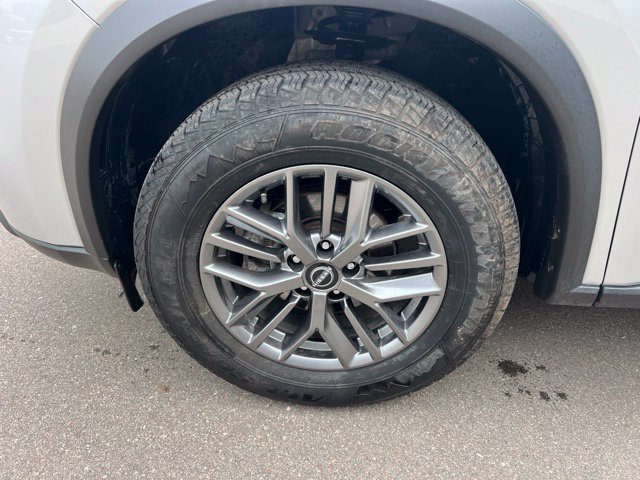 Used 2024 Nissan Rogue S AWD/4WD image 9