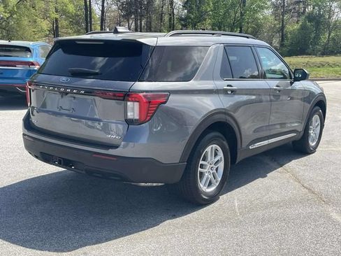 Used 2025 Ford Explorer Active AWD/4WD image 5