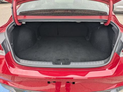 Used 2022 Hyundai Elantra Limited FWD image 3