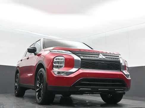 Used 2023 Mitsubishi Outlander SE image 5