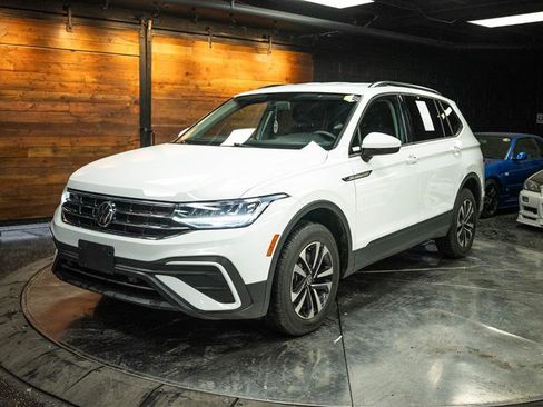 Used 2022 Volkswagen Tiguan S image 2