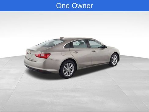 Used 2025 Chevrolet Malibu LT FWD image 4