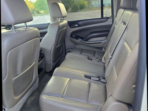 Used 2015 Chevrolet Suburban LT image 12