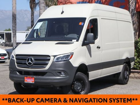Used 2023 Mercedes-Benz Sprinter 2500 image 4