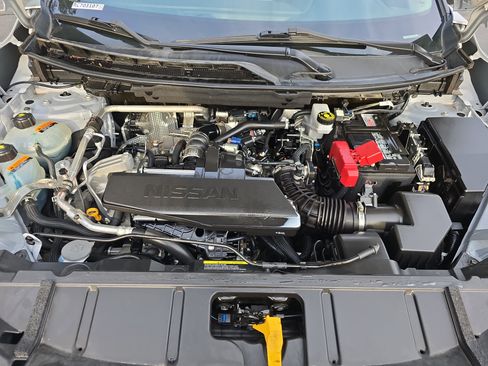 Used 2024 Nissan Rogue S image 32