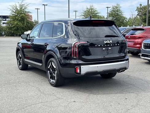 Used 2024 Kia Telluride EX w/ EX Captain's Chair Package FWD image 4