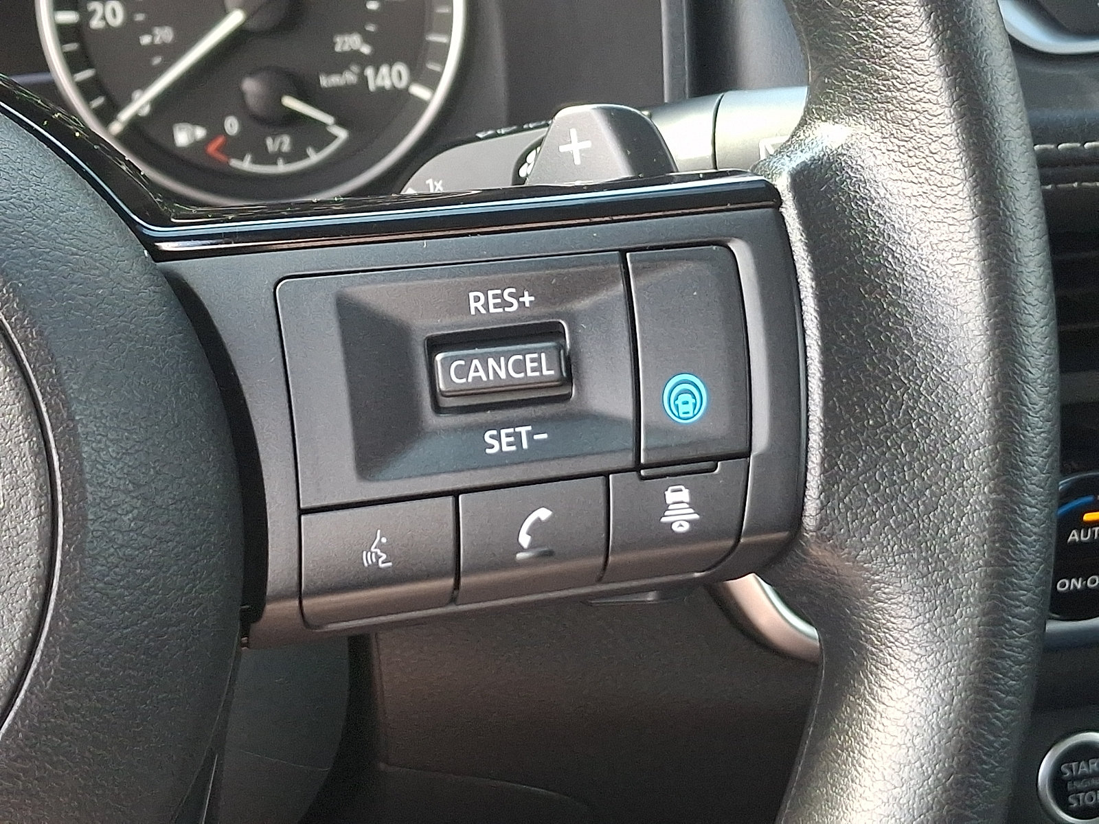 Used 2023 Nissan Rogue SV AWD/4WD image 22